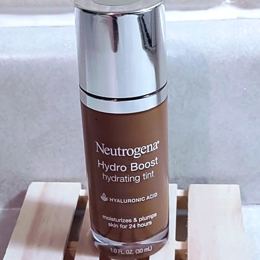 Neutrogena hydro BOOST HYDRATING TINT FOUNDATION MAKEUP